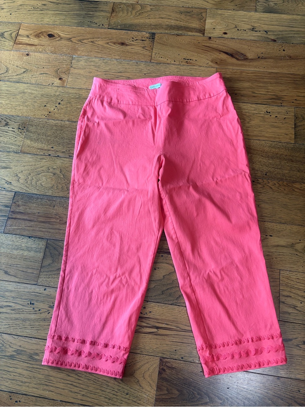 Cato Women’s Coral Capri Pants with Embroidered Hem Size 16